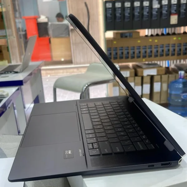 HP Spectre 2-in-1 Laptop (16-aa0013dx)
