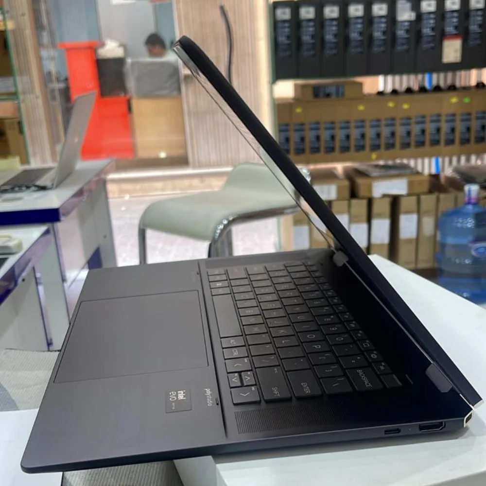 HP Spectre 2-in-1 Laptop (16-aa0013dx)