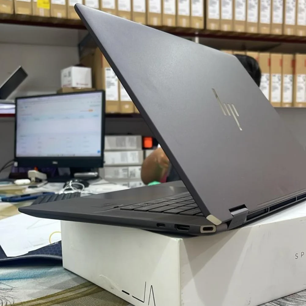 HP Spectre 2-in-1 Laptop (16-aa0013dx)